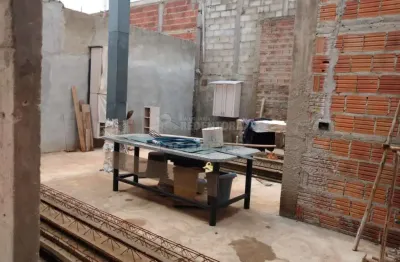 Colina azul - casa em construção, para entregar no estado, 2 dorms aptos, sala, coz, 3 wcs, garagens, despensa.