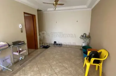 Anchieta - apartamento com 03 dormitórios com armários embutidos sendo 01 tipo apartamento