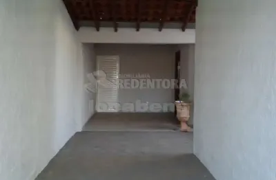 Casa localizada no bairro cidade jardim com porcelanato e alarme.