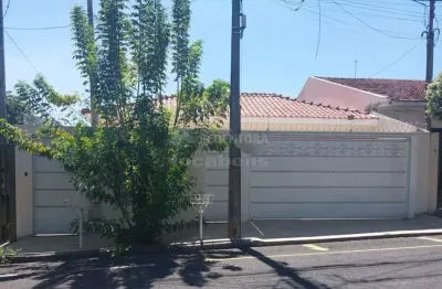 Casa com edícula no parque industrial para residência ou comércio.
