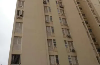 Centro - esquina, apto com 3 dorms, 1 deles tipo apto, condomínio com portaria, salão de festas, churrasqueira, piscina, área privativa de 137m²