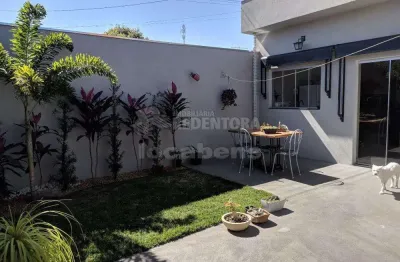 Casa diferenciada de 3 dormitórios no jardim tropical
