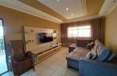 Casa / sobrado - à  venda com 03 dormitórios em excelente localização.