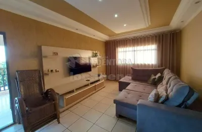 Casa / sobrado - à  venda com 03 dormitórios em excelente localização.