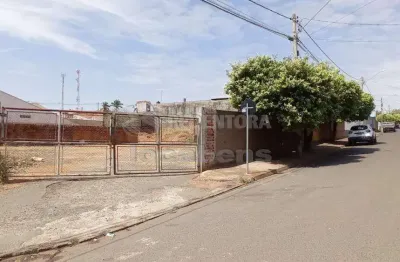 Excelente terreno comercial ou residencial com 816 m² de área.