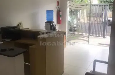 Casa residencial, tendo as características de comercial, originalmente com 3 dormitórios no bairro jardim europa