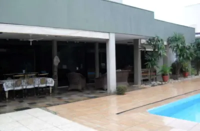 Jardim tarraf i - características principais: 8 banheiros, 4 dormitórios 2 tipo aptos 2 tipo suite, 3 salas, 1 copa, 2 cozinhas, 1 despensa, 2 garagens cobertas, várias a descoberto,