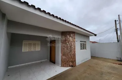 Jardim das oliveiras casa de 02 dormitórios sendo 01 com armário.