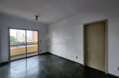 Apartamento com 1 dormitório no centro e 01 vaga de garagem.