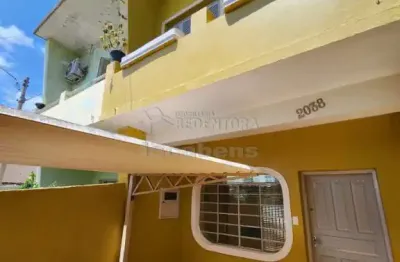 Sobrado no bairro boa vista com 02 dormitórios e 01 vaga de garagem.