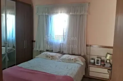 Casa com 03 dormitórios, 01 vaga de garagem no bairro colina sul 2.