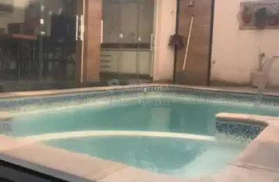 Maravilhosa Casa em Condomínio para Venda - 3 dormitórios / Condomínio Gaivota I