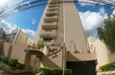 Centro / edifício flamboyant - apartamento com 03 dormitórios com armários embutidos, sendo 1 tipo apartamento
