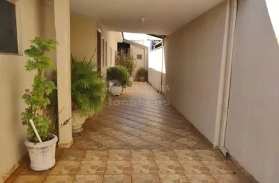 Vila santo antônio -   excelente localização casa com 03 dormitórios