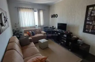 Excelente apartamento com 02 quartos e 01 garagem coberta - vila redentora