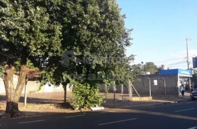 Boa Vista excelente terreno de esquina com 44 metros de frente