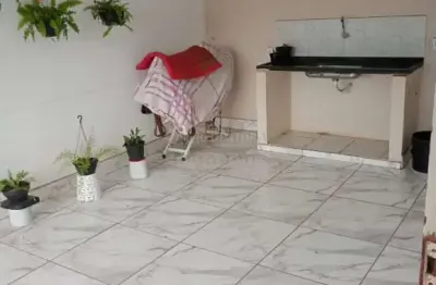 Parque da cidadania - casa tipo sobrado, em bom local, 3 quartos, sala, coz e wc.