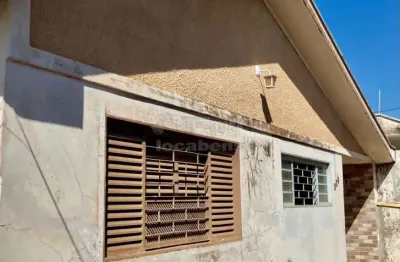 Jardim urano - casa com 3 dorms, 3 vagas, sala, coz, wc, quintal, portão eletrônico