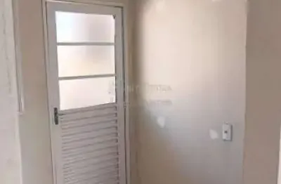 Casa com 02 dormitórios,  02 vagas de garagem no bairro jardim aurora.