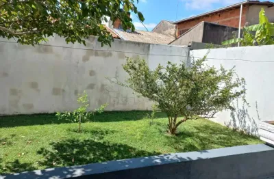 Venda de casa com 02 dormitórios no bairro jardim santo antônio.