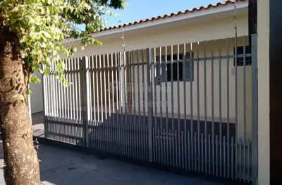 Parque das aroeiras, casa de 03 dormitórios sendo 01 tipo apartamento, 02 vagas de garagem.