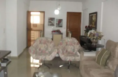 Centro apartamento em andar baixo com 3 dormitórios