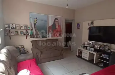 Casa bem localizada, com 03 dormitórios tipo apartamento no bairro jardim planalto
