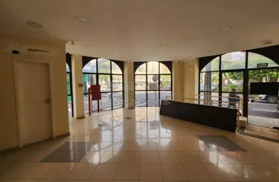 Salão comercial amplo de esquina com acessibilidade no centro