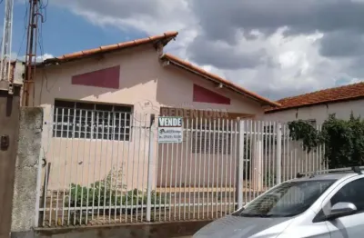 Perto do centro, da regente feijó e barão de cotegipe - casa em terreno de 11x22 metros, bom local