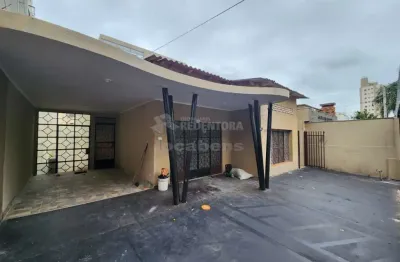 Casa - 03 dormitórios , 02 banheiros, 02 garagens, salão no sub solo