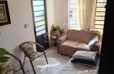 Casa para venda com 02 quartos no bairro vila santa tereza.