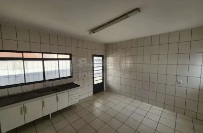 Casa com 03 dormitórios, sendo 01 tipo apartamento no bairro Nato Vetorasso