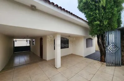 Casa para locação no bairro vila goyos com 03 dormitórios e 02 vagas de garagem.