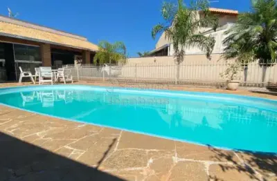Excelente casa de 03 dormitórios, todos com armários no bairro remanso dos coqueiros