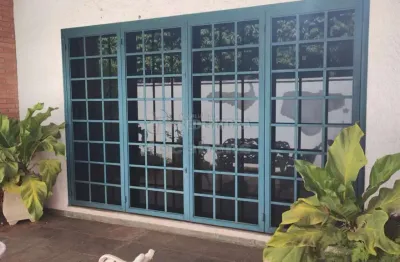 Vila santa cruz, casa com 03 dormitórios, 02 vagas de garagem.