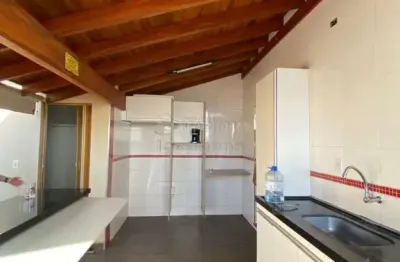 Cobertura edifício rio perola, com 2 dormitórios, 02 vagas de garagem.