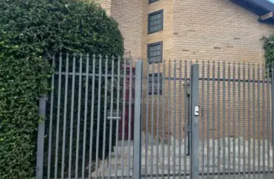 Jardim nazareth casa com 03 dormitórios, 04 vagas de garagem.