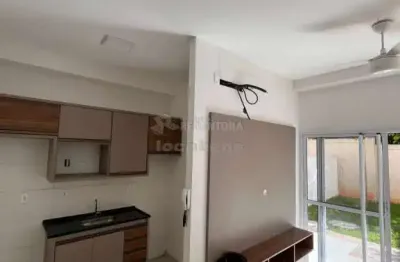 Nova residence térreo com quintal, 2 dormitórios, 02 vagas de garagem.