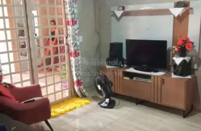 Casa no setparque horizonte com 2 dormitórios, 04 vagas de garagem.