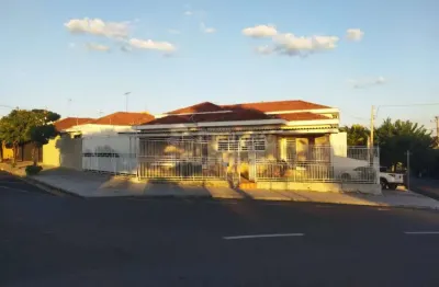 Jardim dos seixas - sobrado de esquina com 03 dormitórios sendo 01 tipo apartamento