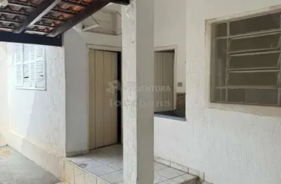 Excelente casa térrea com ótima distribuição de ambientes e edícula no fundo no bairro vila diniz.