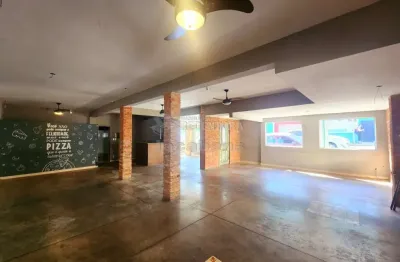 Casa comercial para locação localizada na vila redentora com 2 banheiros com acessibilidade.