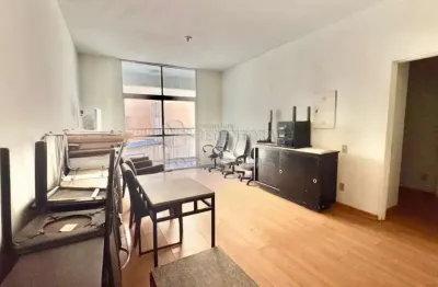 Apartamento com 3 dormitórios, sacada e elevador no parque industrial