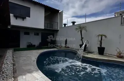 Casa com mezanino no jardim morumbi, 04 dormitórios, área de lazer com piscina.