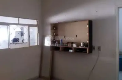 Casa com edícula no jardim nunes de 02 dormitórios e 02 vagas de garagem.