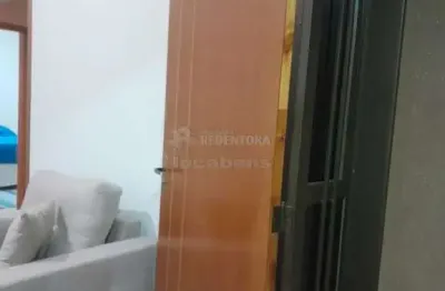 Casa com 02 dormitórios,  03 vagas de garagem no bairro vila anchieta.