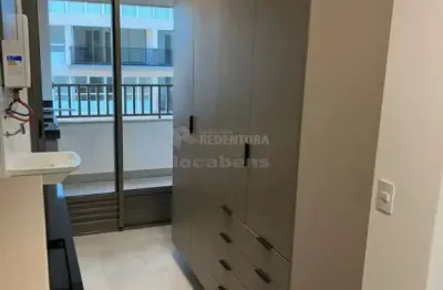 Apartamento localizado no jardim paulistano com 2 suites e sacada.