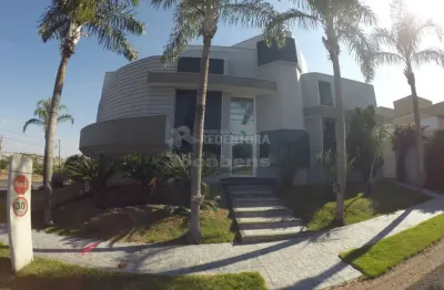 Linda casa em ótima localização no condomino damha 4