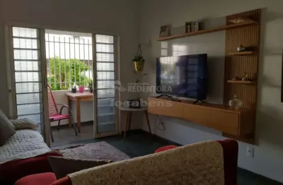 Apartamento no jardim bordon, 02 dormitórios com armários sendo 1 tipo apartamento.