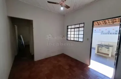 Casa com 02 dormitórios, 01 vaga de garagem no bairro bosque da felicidade.